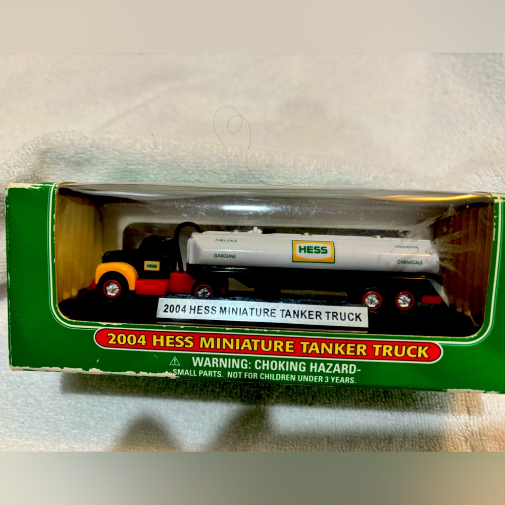 Hess 2004 Minature tanker truck